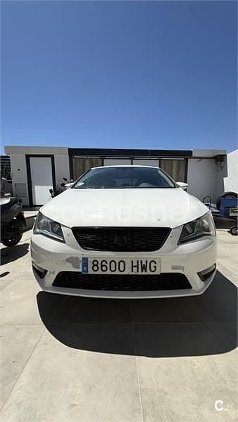 Usado Seat Leon Reference 105 CV (77 kW) 2014 Blanco Berlina