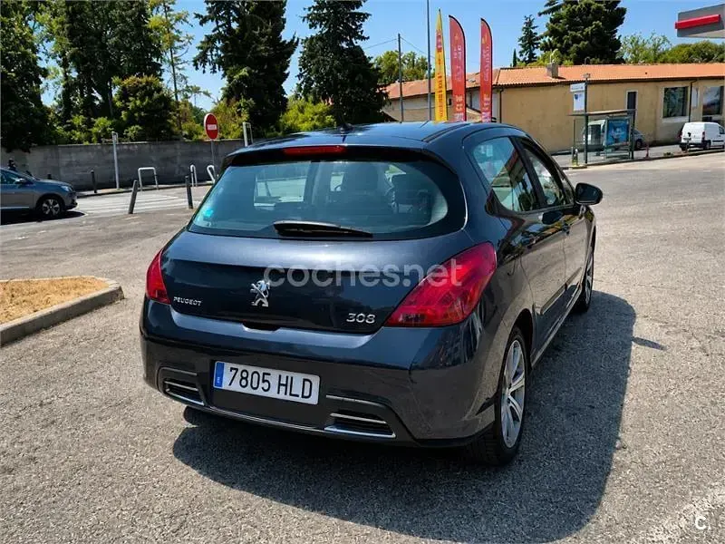Usado Peugeot 308 SW Access 120 CV (88 kW) 2012 Gris / plata Familiar