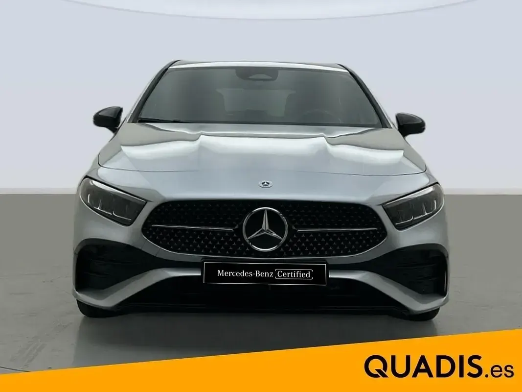 Usado Mercedes A180 116 CV (85 kW) 2025 Gris plata Berlina