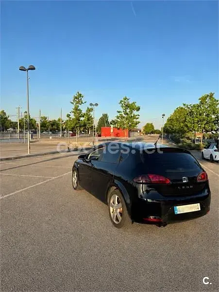 Usado Seat Leon Reference 140 CV (102 kW) 2006 Negro Utilitario