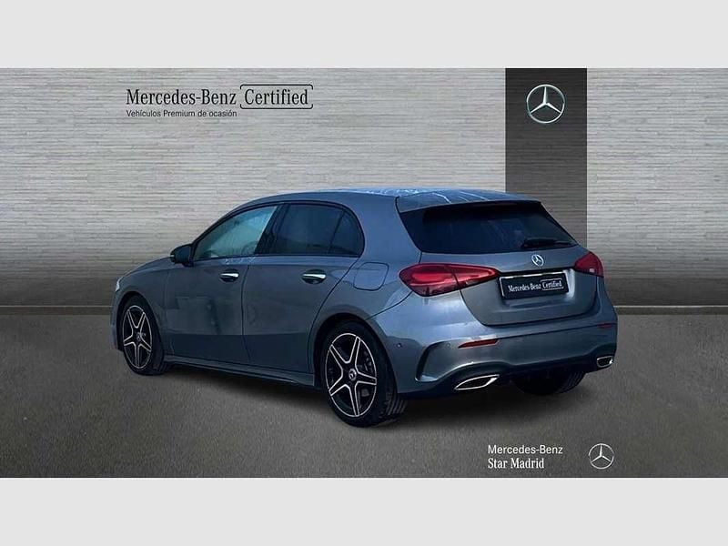 Usado Mercedes A180 109 CV (80 kW) 2025 Gris Utilitario