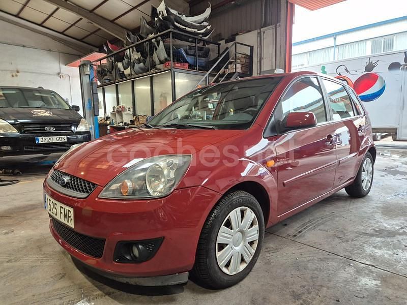 Rojo Usado 2007 Ford Fiesta Ghia Berlina | 4950 € - Imagen 1/4