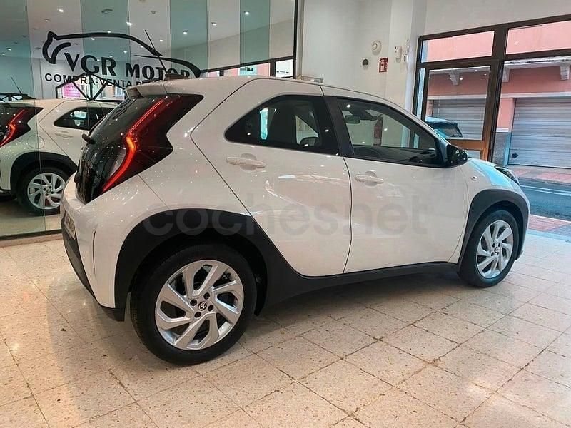 Usado Toyota Aygo X Play 72 CV (52 kW) 2022 Blanco SUV