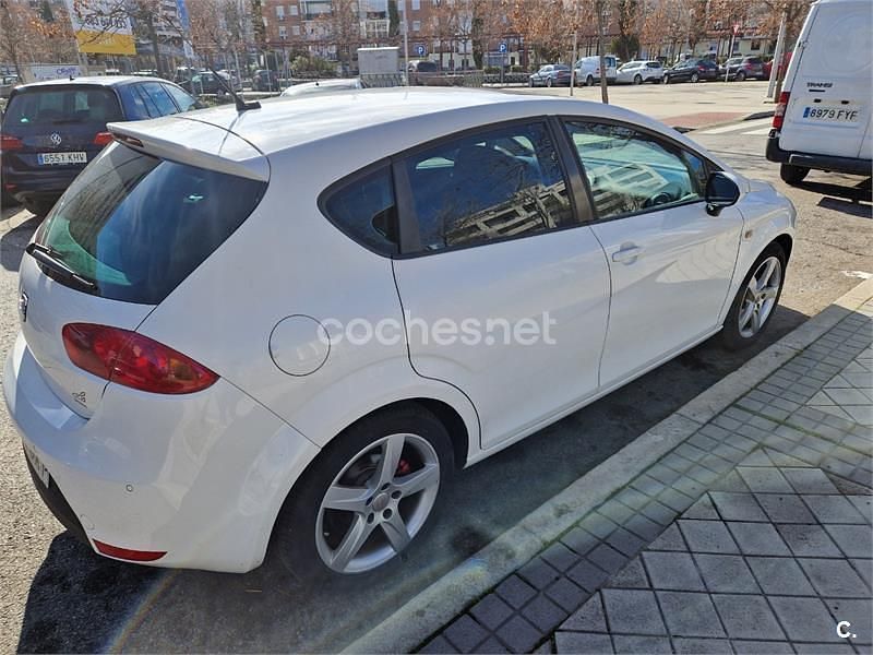 Usado Seat Leon Sport 140 CV (102 kW) 2010 Blanco Utilitario