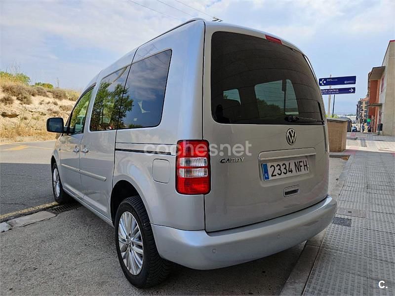 Usado VW Caddy Comfortline 105 CV (77 kW) 2015 Gris / plata Monovolumen