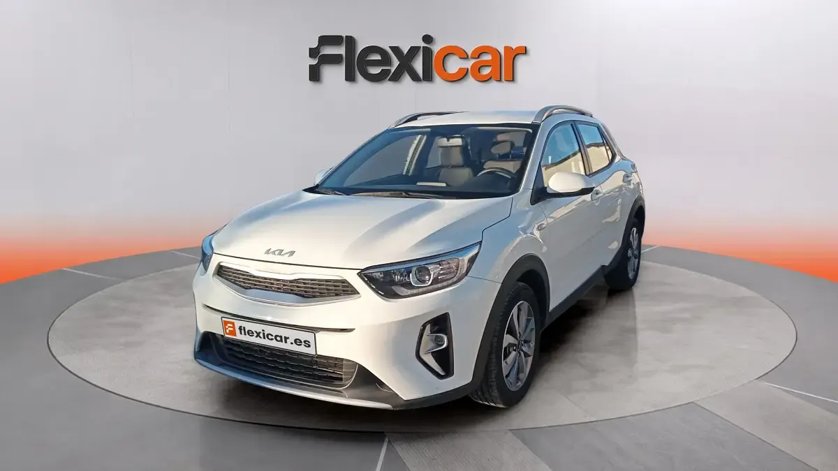 Usado Kia Stonic 84 CV (61 kW) 2023 Blanco SUV