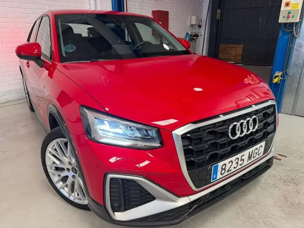 Usado Audi Q2 S-Line 116 CV (85 kW) 2023 Rojo SUV