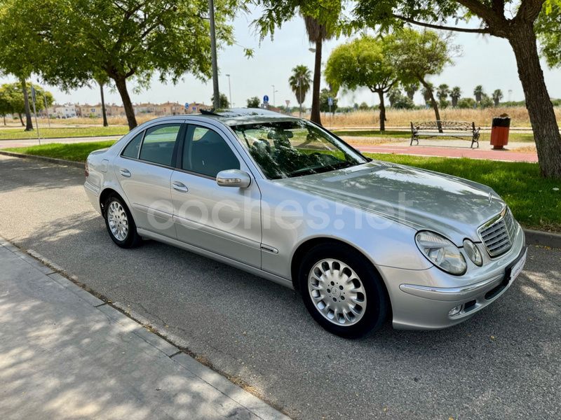 Gris / plata Usado 2006 Mercedes E220 Elegance Berlina | 4990 € (Super precio) - Imagen 1/4