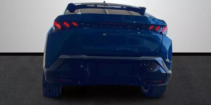 Usado Peugeot e-3008 GT 156 kW (213 CV) 2024 Azul claro SUV