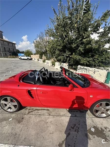 Usado Toyota MR2 140 CV (102 kW) 2004 Rojo Descapotable