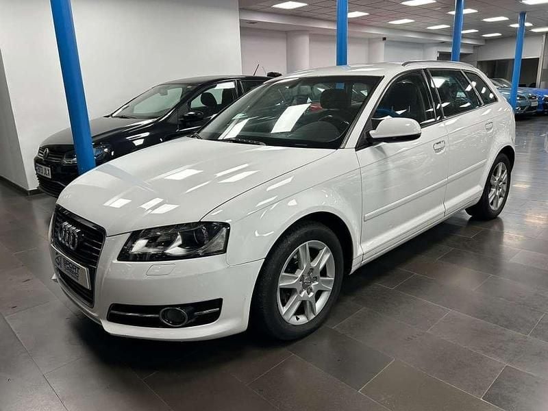 Blanco Usado 2012 Audi A3 Sportback Attraction Utilitario | 9500 € (Un poco caro) - Imagen 1/4