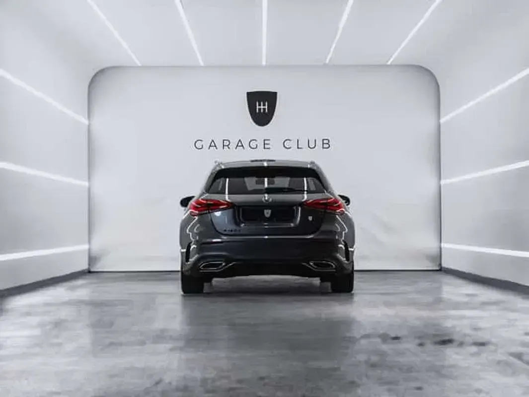 Usado Mercedes A180 116 CV (85 kW) 2019 Gris Utilitario