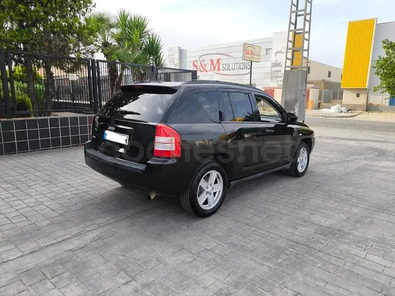 Usado Jeep Compass Sport 140 CV (102 kW) 2010 Negro SUV