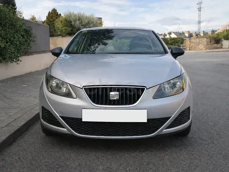 Usado Seat Ibiza Reference 70 CV (51 kW) 2010 Gris / plata Berlina