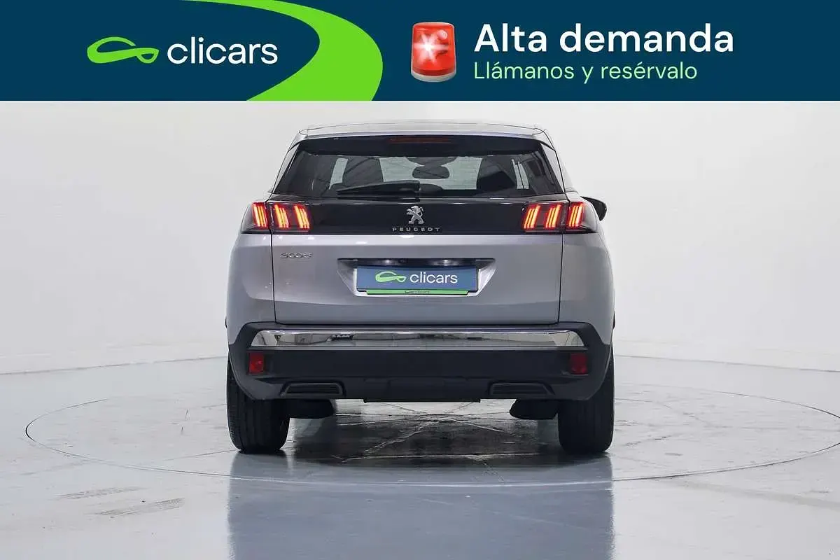 Usado Peugeot 3008 Allure 131 CV (96 kW) 2023 Plateado SUV