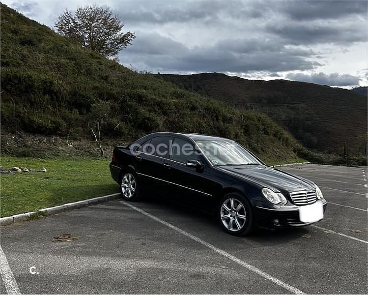 Negro Usado 2006 Mercedes C320 Elegance Familiar | 6700 € - Imagen 1/4