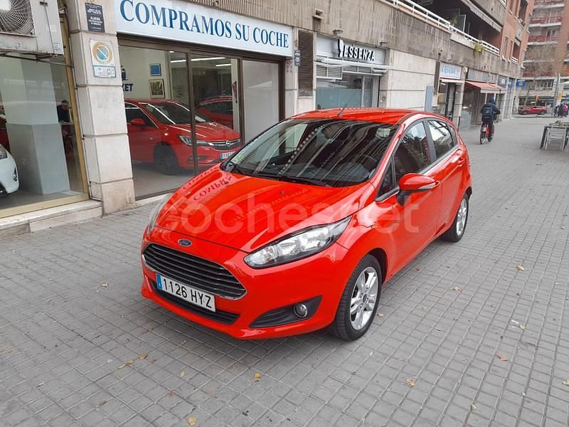 Rojo Usado 2014 Ford Fiesta Trend Berlina | 5990 € - Imagen 1/4