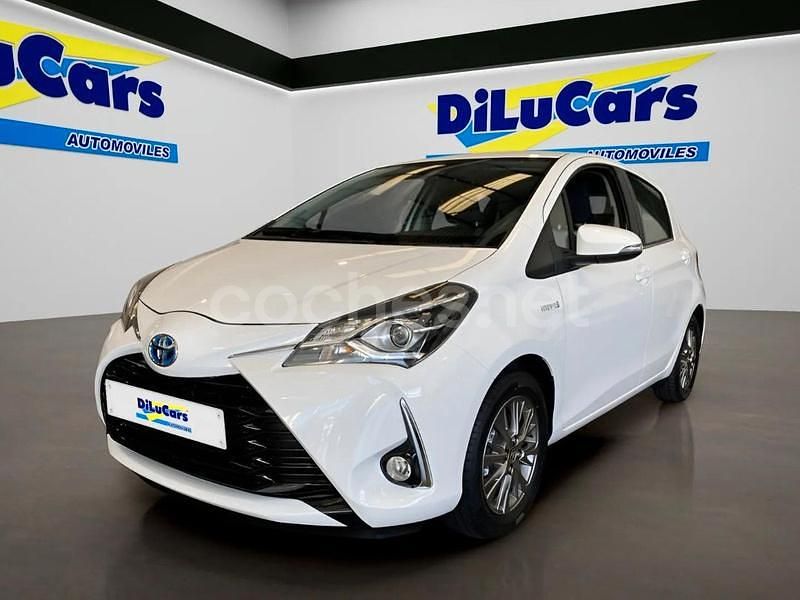 Usado Toyota Yaris Hybrid Active 100 CV (73 kW) 2019 Blanco Berlina
