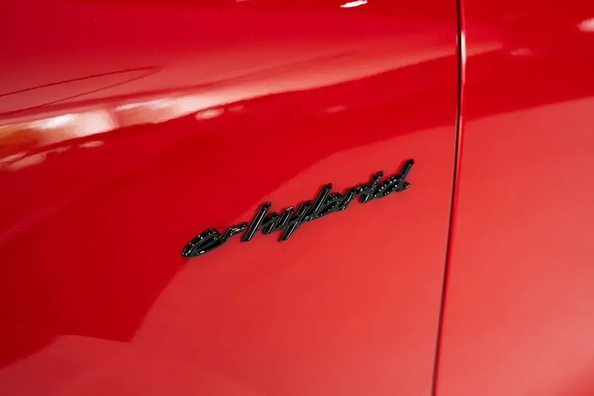 Usado Porsche Cayenne Turbo E-Hybrid 740 CV (544 kW) 2024 Rojo SUV