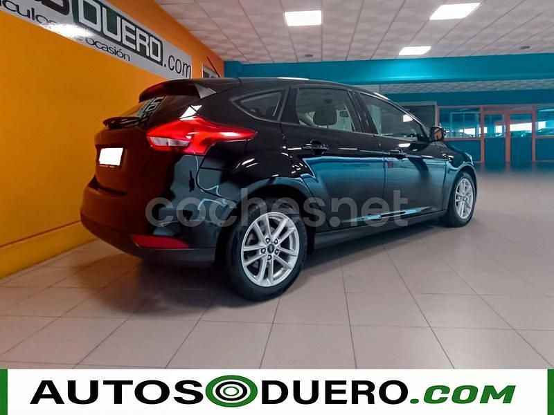 Usado Ford Focus Trend 120 CV (88 kW) 2017 Negro Berlina