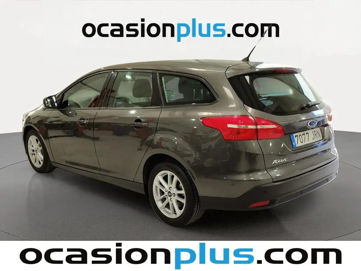 Usado Ford Focus Business Edition 120 CV (88 kW) 2016 Gris Monovolumen