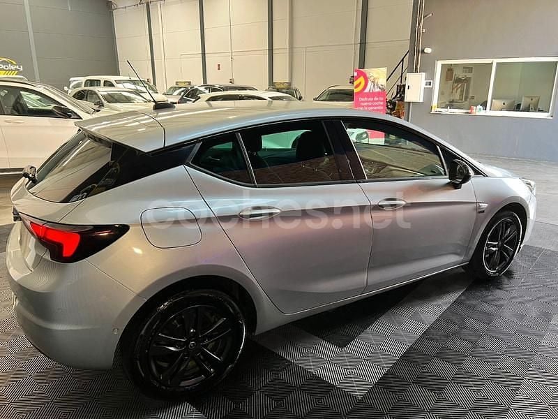 Usado Opel Astra Design & Tech 105 CV (77 kW) 2021 Gris / plata Berlina