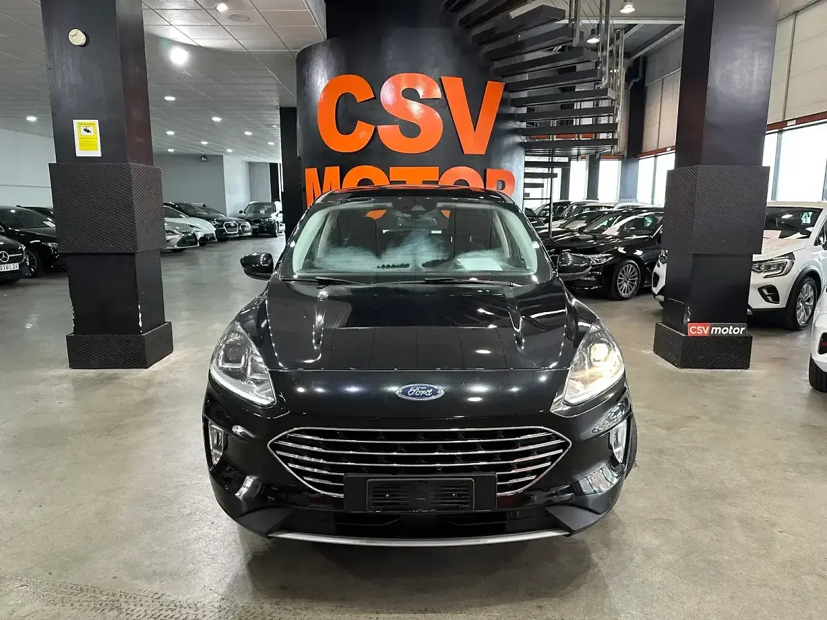 Usado Ford Kuga Titanium 226 CV (166 kW) 2020 Negro SUV