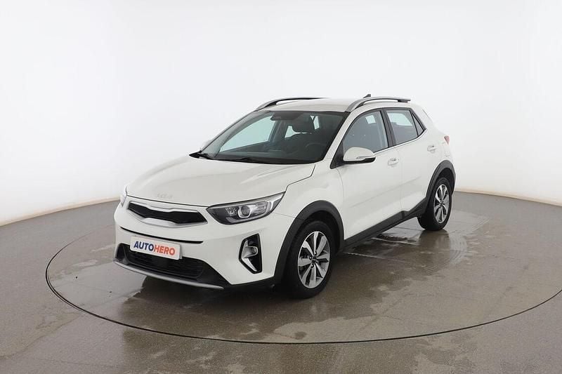 Usado Kia Stonic 84 CV (61 kW) 2023 Blanco SUV