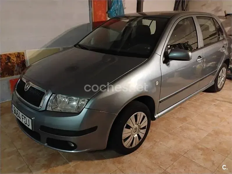 Usado Skoda Fabia Comfort 75 CV (55 kW) 2006 Gris / plata Berlina
