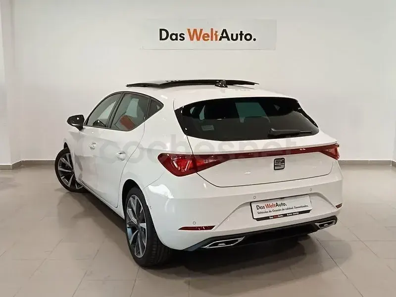 Usado Seat Leon FR 204 CV (150 kW) 2025 Blanco Utilitario