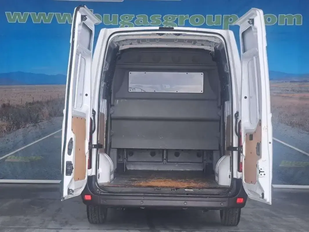 Usado Renault Master 110 CV (80 kW) 2019 Blanco Familiar