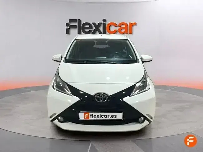 Usado Toyota Aygo X-play 69 CV (50 kW) 2017 Blanco Utilitario