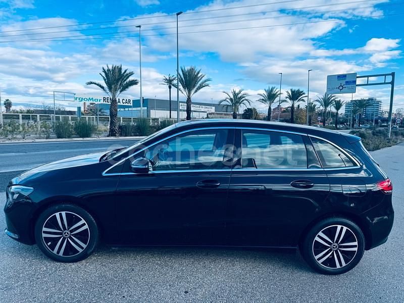 Usado Mercedes B180 116 CV (85 kW) 2022 Negro Monovolumen