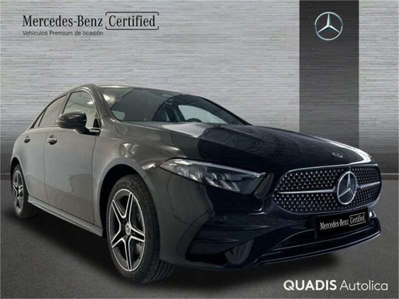 Usado Mercedes A250 AMG line 218 CV (160 kW) 2024 Negro cosmos Berlina