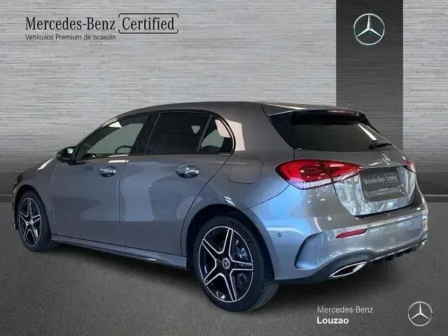 Usado Mercedes A250 AMG line 218 CV (160 kW) 2022 Gris montaña Berlina