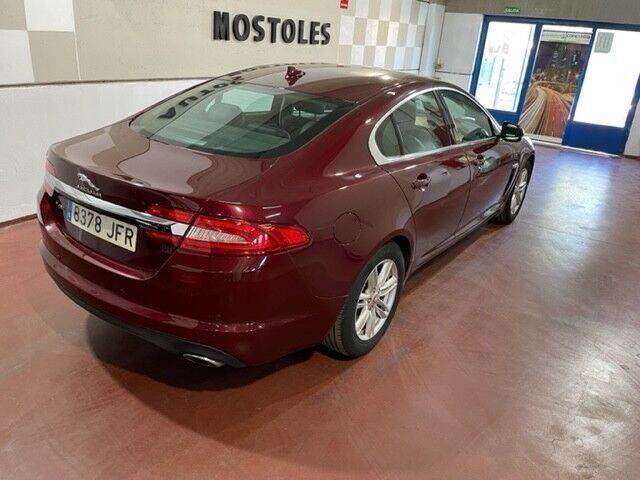 Usado Jaguar XF Luxury 200 CV (147 kW) 2015 Rojo Berlina