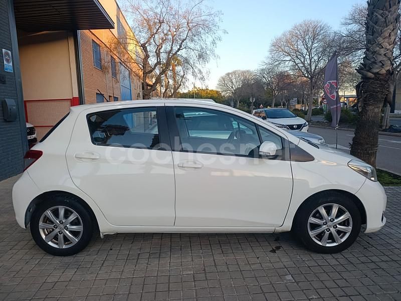 Usado Toyota Yaris Sport 90 CV (66 kW) 2012 Blanco Berlina