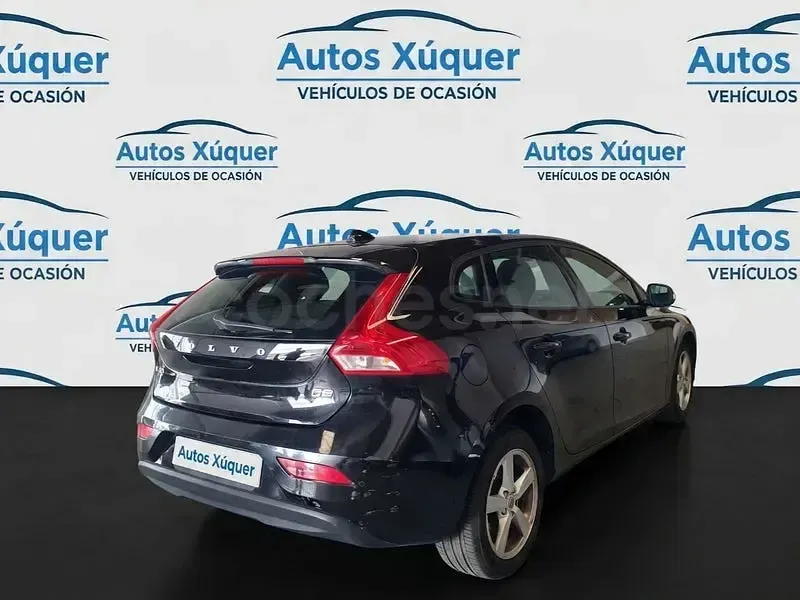 Usado Volvo V40 Momentum 120 CV (88 kW) 2017 Negro Berlina