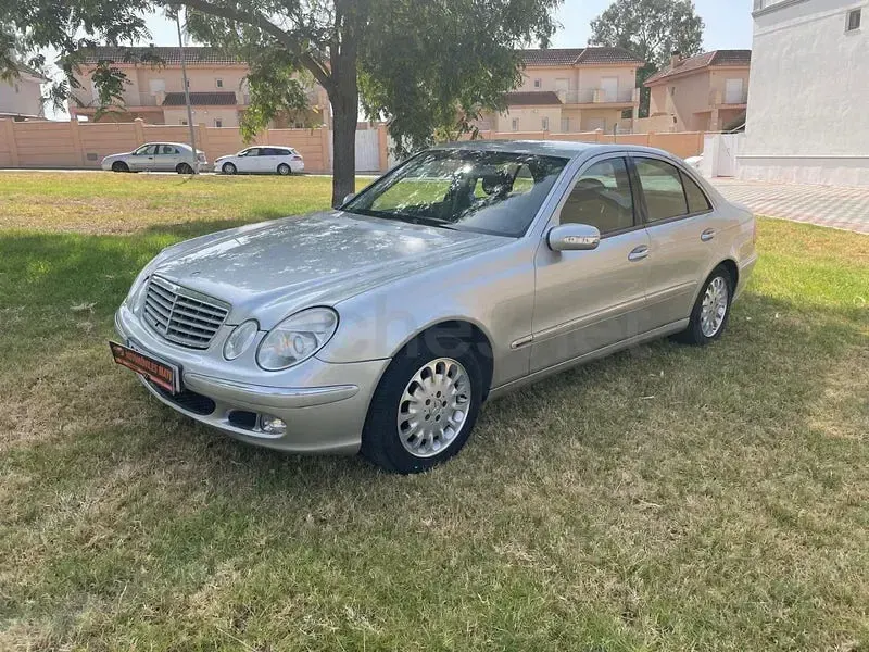 Usado Mercedes C220 Elegance 143 CV (105 kW) 2002 Gris / plata Berlina