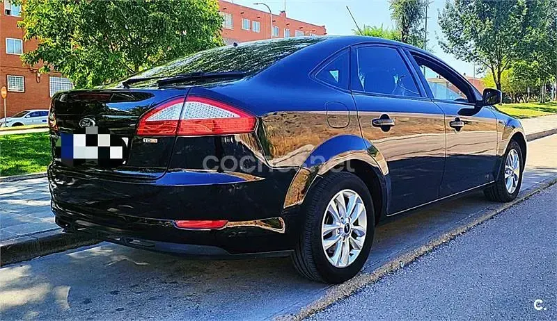 Usado Ford Mondeo Trend 140 CV (102 kW) 2009 Negro Berlina