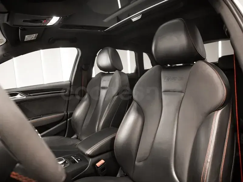 Usado Audi RS3 Premium 367 CV (269 kW) 2016 Gris / plata Berlina