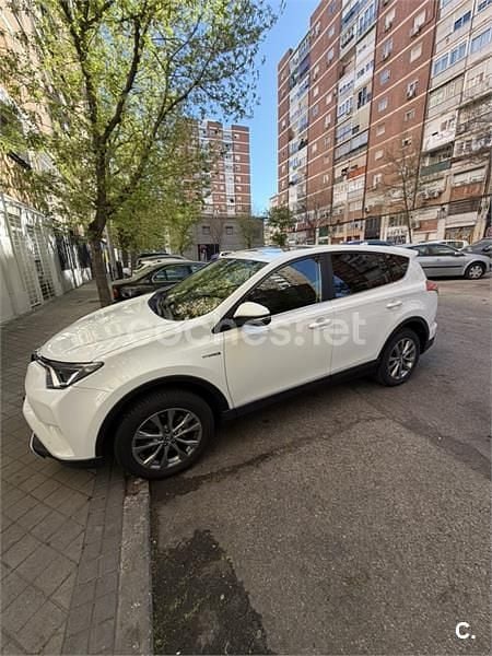 Usado Toyota RAV4 Hybrid Executive 197 CV (144 kW) 2018 Blanco SUV