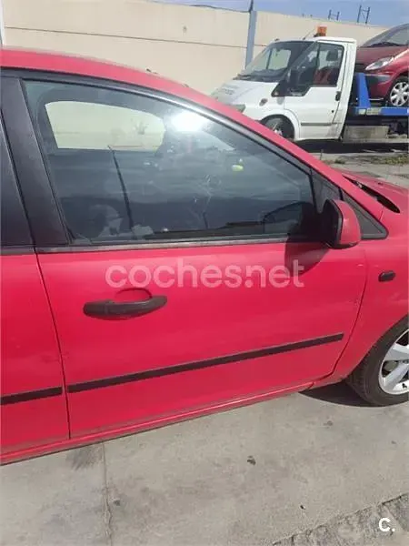Usado Ford Focus Trend 90 CV (66 kW) 2006 Rojo Berlina