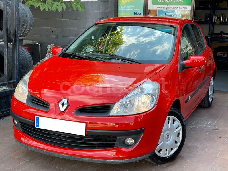 Rojo Usado 2006 Renault Clio II Expression Berlina | 1999 € (Buen precio) - Imagen 1/4