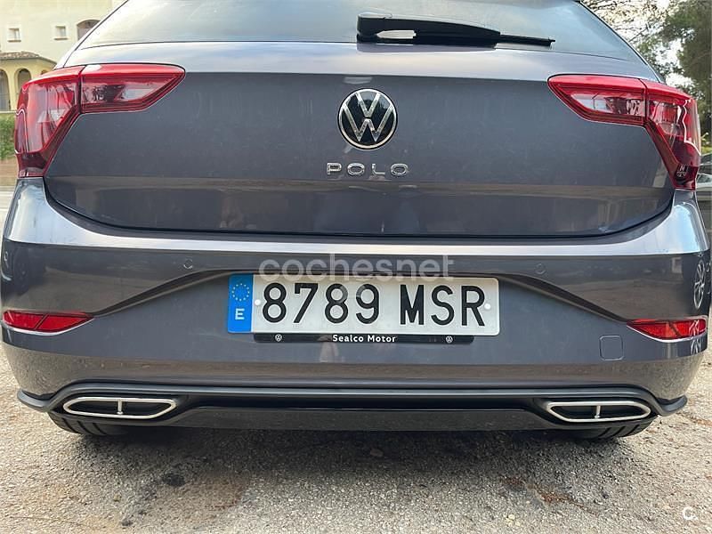 Usado VW Polo R-line 110 CV (80 kW) 2024 Gris / plata Berlina