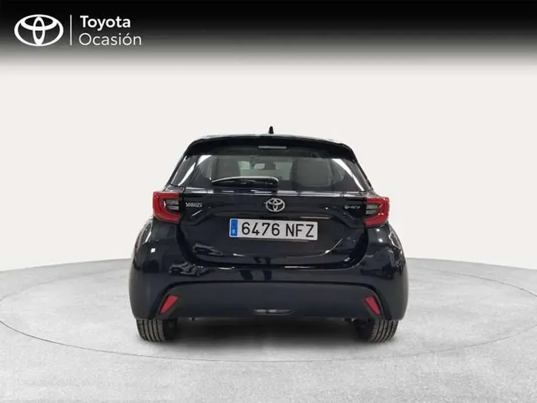 Begagnad Toyota Yaris Hybrid Active 116 HK (85 kW) 2025 Svart Halvkombi