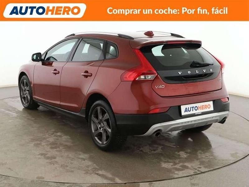 Usado Volvo V40 Momentum 150 CV (110 kW) 2015 Rojo Utilitario