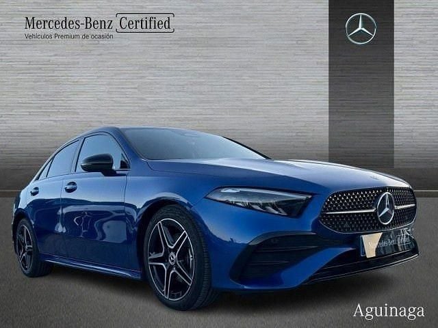 Begagnad Mercedes A200 AMG line 150 HK (110 kW) 2025 Blå