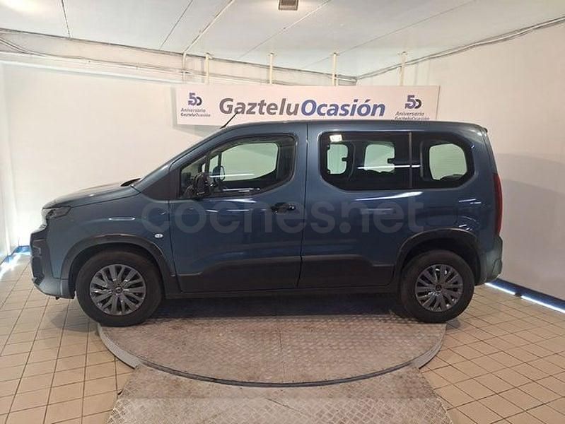 Usado Peugeot Rifter Allure 100 CV (73 kW) 2025 Rojo Monovolumen