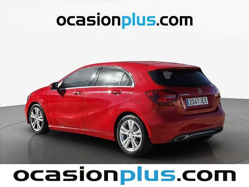 Käytetty Mercedes A200 Urban 136 HP (100 kW) 2016 Punainen Viistoperä